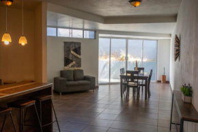 Beautiful 3 BDR 2,5 Bath- Steps from Beach w/PKG
